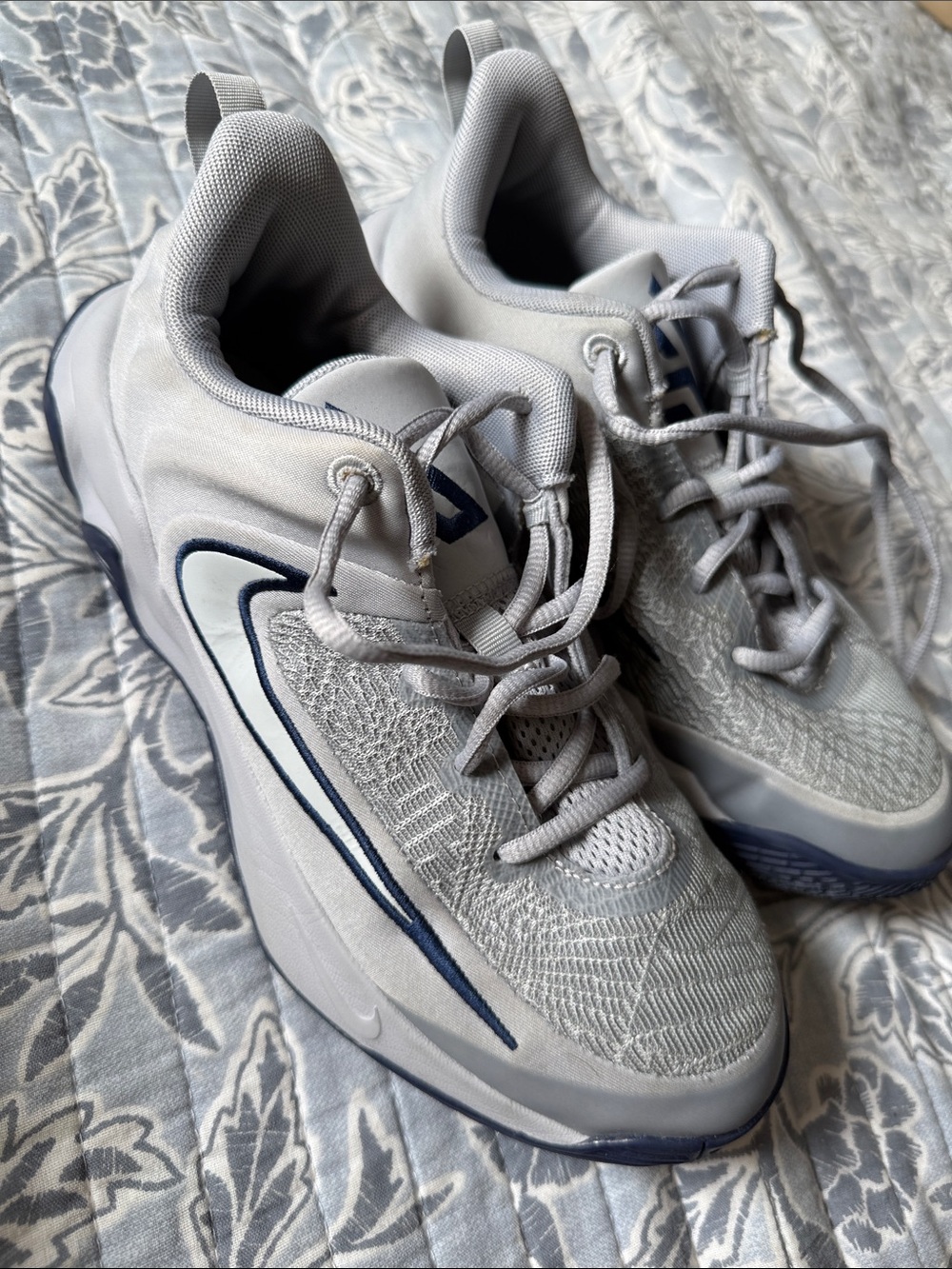 Light Gray Men's Athletic Sneakers - Breathable Training Shoes